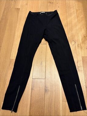 Women’s black leggings